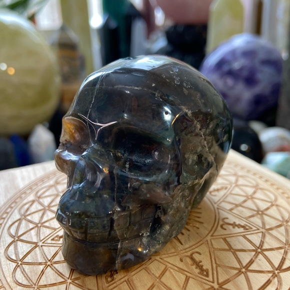 πSALEπMoss Agate Crystal Skull Carving With Stitches! - Picture 1 of 12